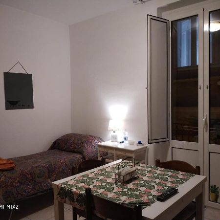 Camere Simili A Ostello Solo Per Uomini - Hostel-Like Rooms Only For Man Taranto Exterior photo