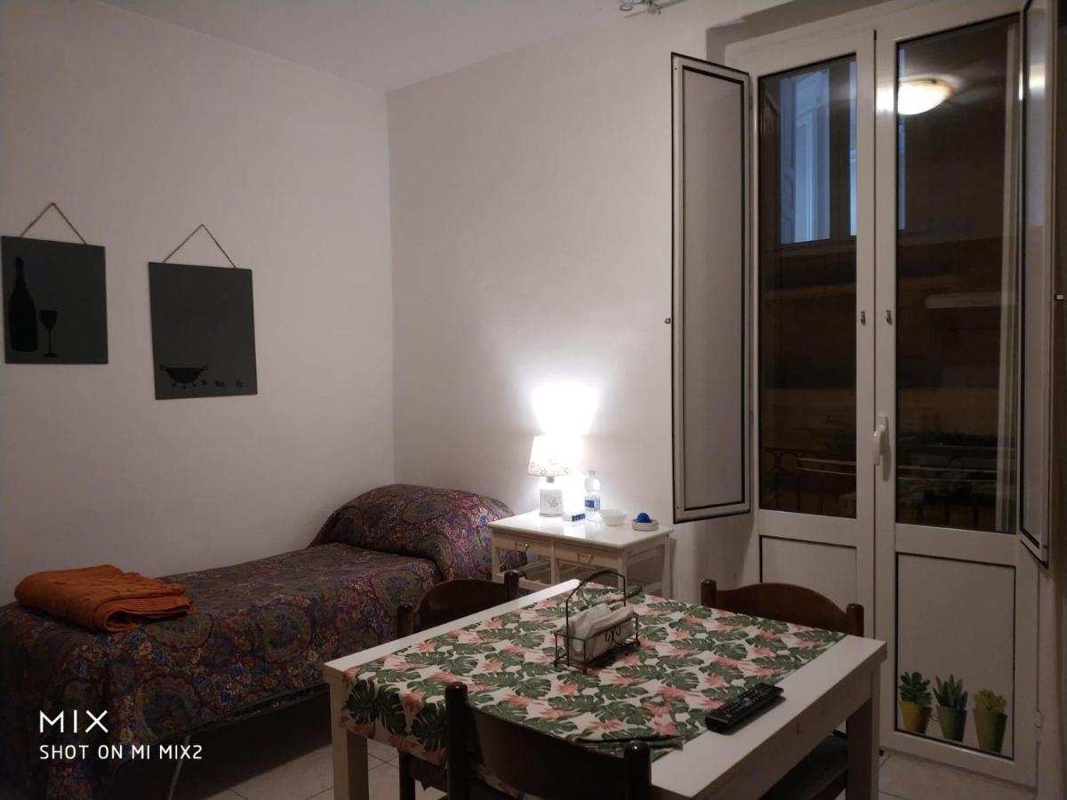Camere Simili A Ostello Solo Per Uomini - Hostel-Like Rooms Only For Man Taranto Exterior photo